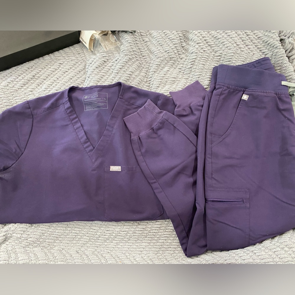 Figs scrubs purple XS Catarina top XSP Zamora pants